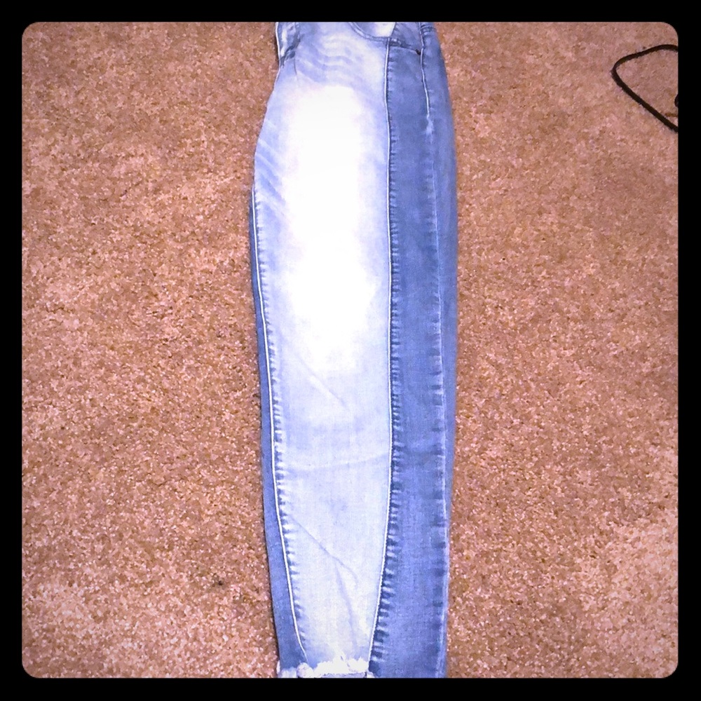 Frayed high waist light stone-washed jeans
